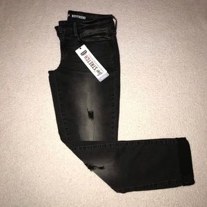 Black Ripped Levi’s Jeans (NEW)